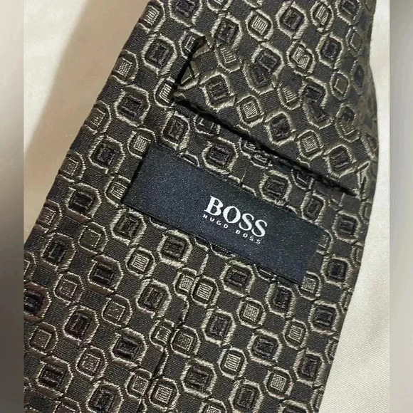 Hugo Boss 100% silk necktie brown geometric  square tile pattern career office - Picture 2 of 8